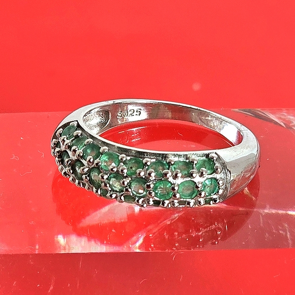 925 Sterling Silver Ring Sz 7.5 with Natural Emerald 2mm Gemstone - Picture 3 of 9